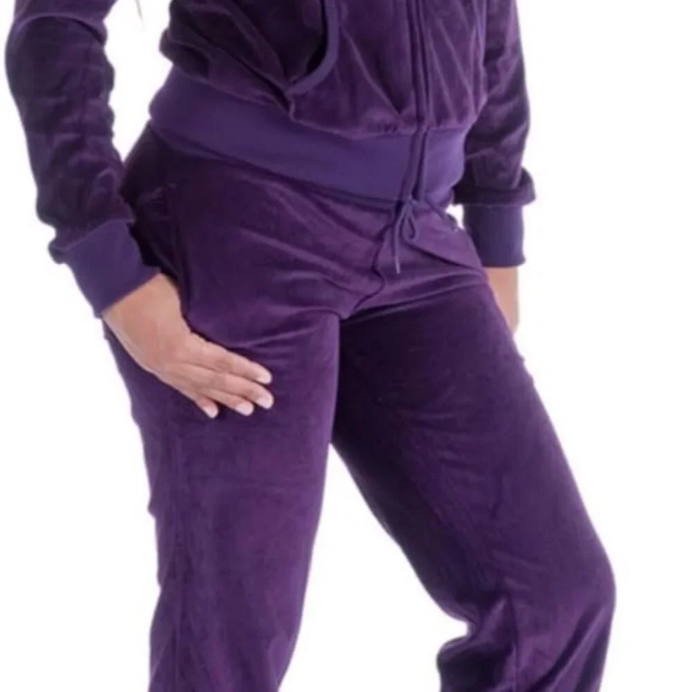 Premium Comfort: Women's Velour Sweat Suit Set with Kangaroo Pockets, Medium